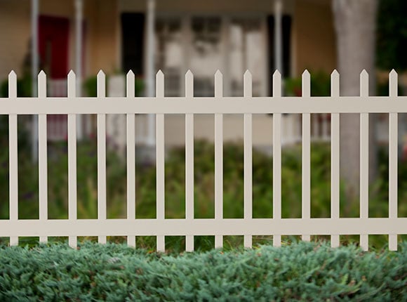 Outdoor vinyl fence